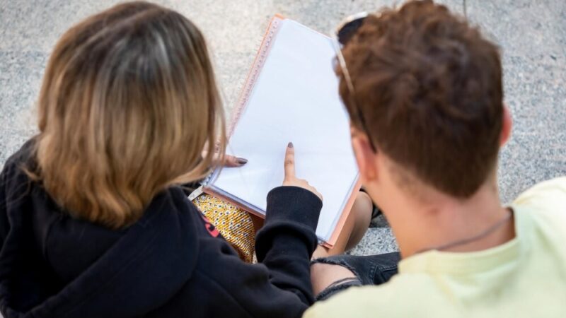 Podziękowania dla Nauczycieli i Pracowników Oświaty z Gminy Dobra z okazji Dnia Edukacji Narodowej