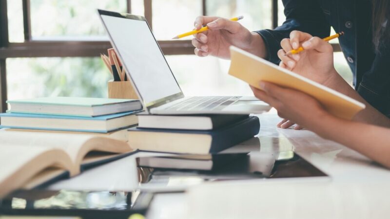 Biała Szkoła: Nowe horyzonty edukacyjne dla uczniów w Policach