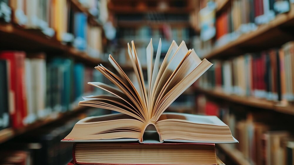 Spotkanie z Michałem Śmielakiem: Kryminały pełne humoru i historycznych tajemnic