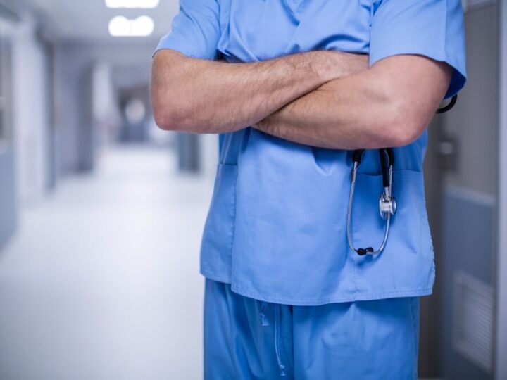 Nowa infolinia wsparcia dla osób z Alzheimera i ich opiekunów w Polsce