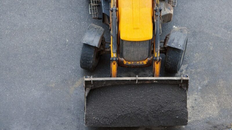 Przyspieszone naprawy dróg w Gminie Dobra dla lepszego bezpieczeństwa mieszkańców