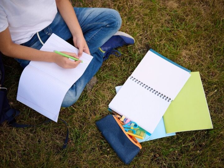 Mundurowi i uczniowie klas policyjnych w Centrum Szkolenia Policji w Szczecinie