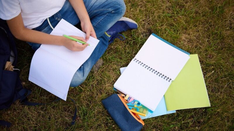 Mundurowi i uczniowie klas policyjnych w Centrum Szkolenia Policji w Szczecinie