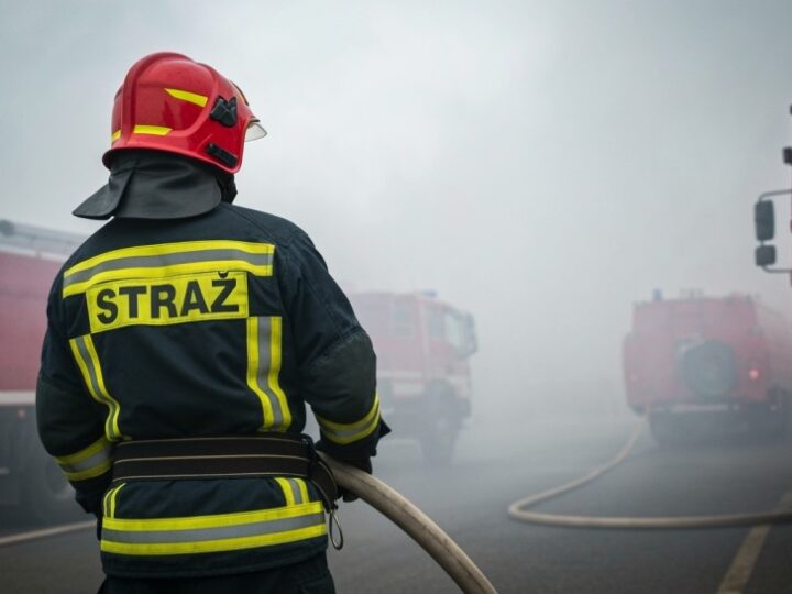 Pożar garażu w Rzędzinach opanowany dzięki sprawnej akcji strażaków!