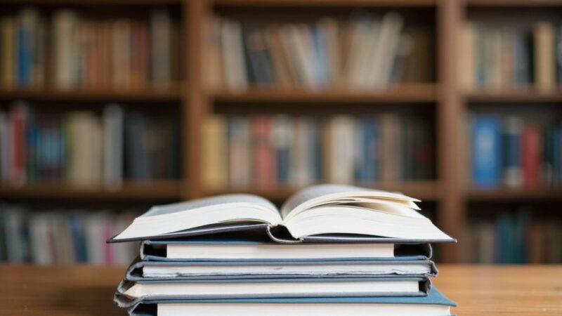 Odkryj urok „Od pierwszych słów” Agaty Przybyłek w Dyskusyjnym Klubie Książki