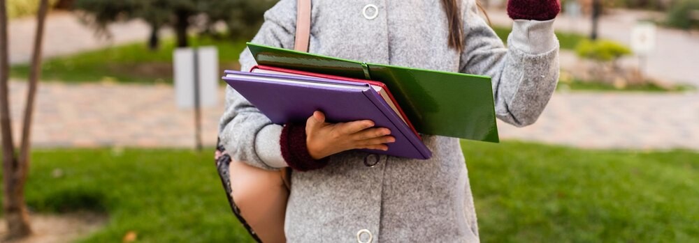 Rozbudowa szkoły w Dołujach – nowoczesne moduły już na placu budowy!