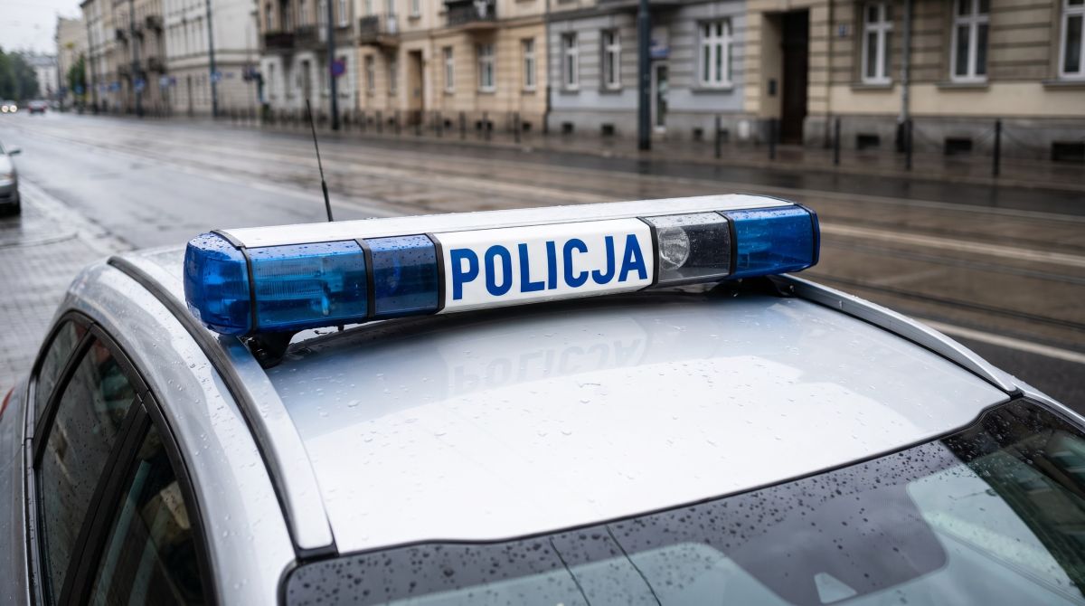 Mężczyzna z przedmiotem przypominającym broń zatrzymany w szkole