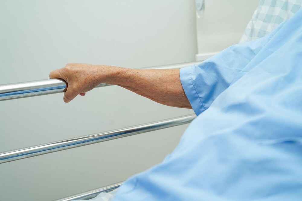 Seniorzy w akcji: Jak walczyć z dezinformacją i dbać o zdrowie?